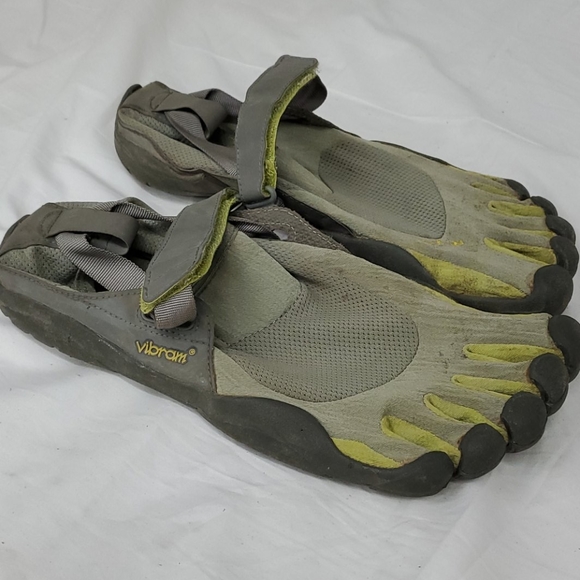 vibram shoes sold near me